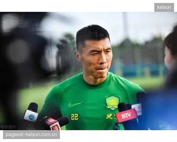 洛佩特吉告诫锋线球员在阿兹特克球场需更高效跑位，避免无效冲刺过早消耗体能储备。